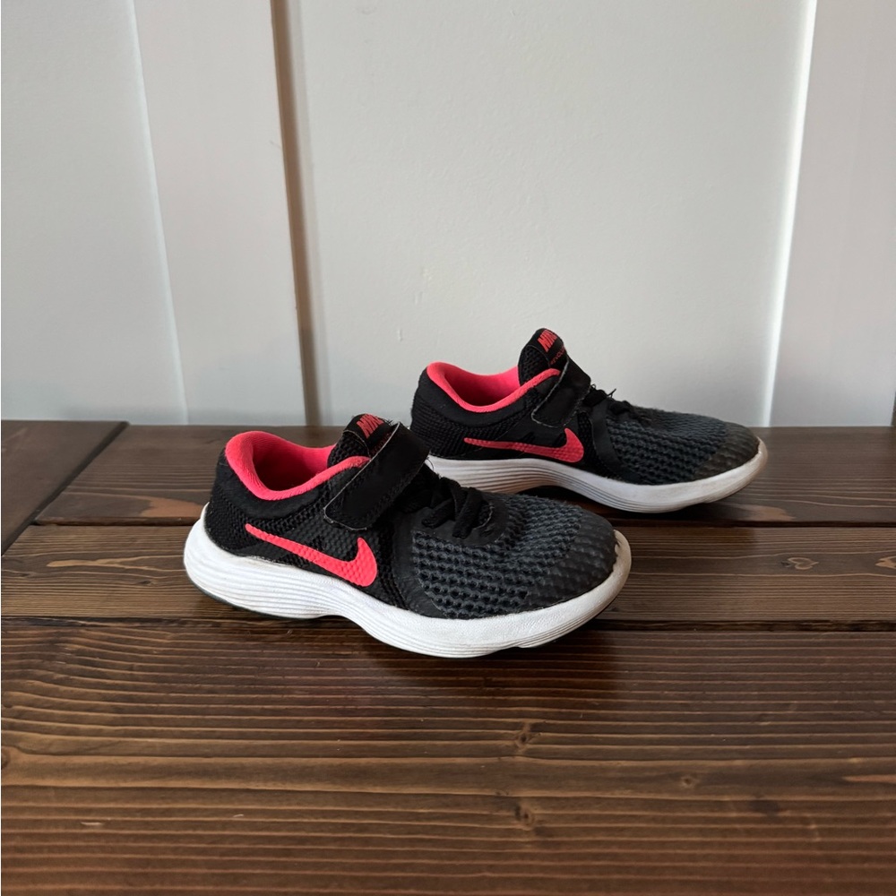 Nike Sneakers Velcro Black Hot Pink